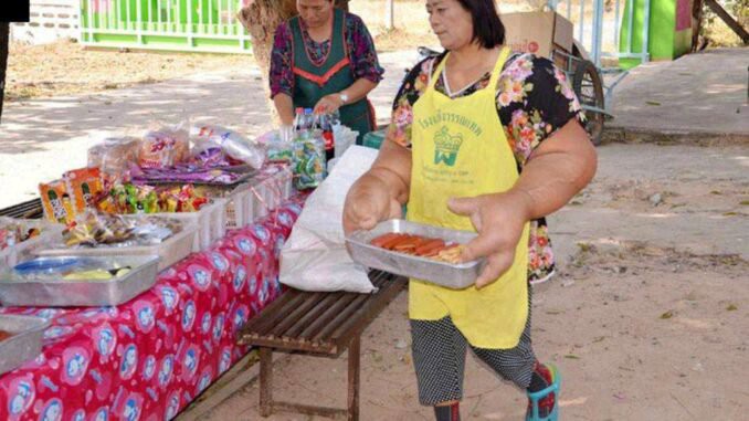 Meet The Woman With The Biggest Hands In The World And What Happened To Her