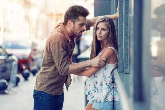 If A Man Shows These 5 Behaviors, He Wants To Be Controlling You